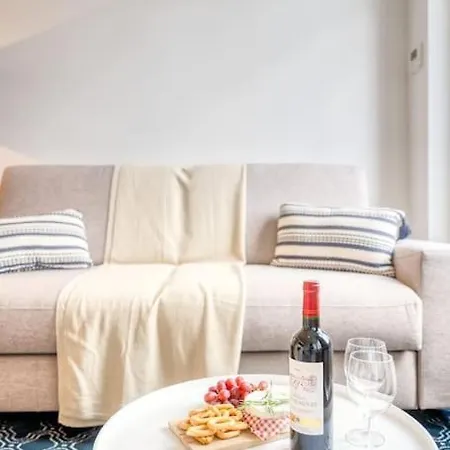 Light-filled Haven In Appartamento